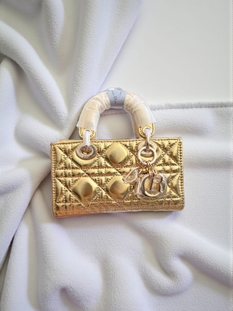 3c7ea6e4-7a6c-4489-ad57-7f9f3ddb6b0d حقيبه ديور ميني فخمة بجودة عالية فل بكج — بوكس، كيس قماش، وجميع الأوراق