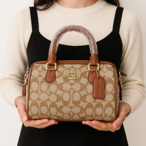 حقيبه كوتش 28سم اصدار مدام نجوى