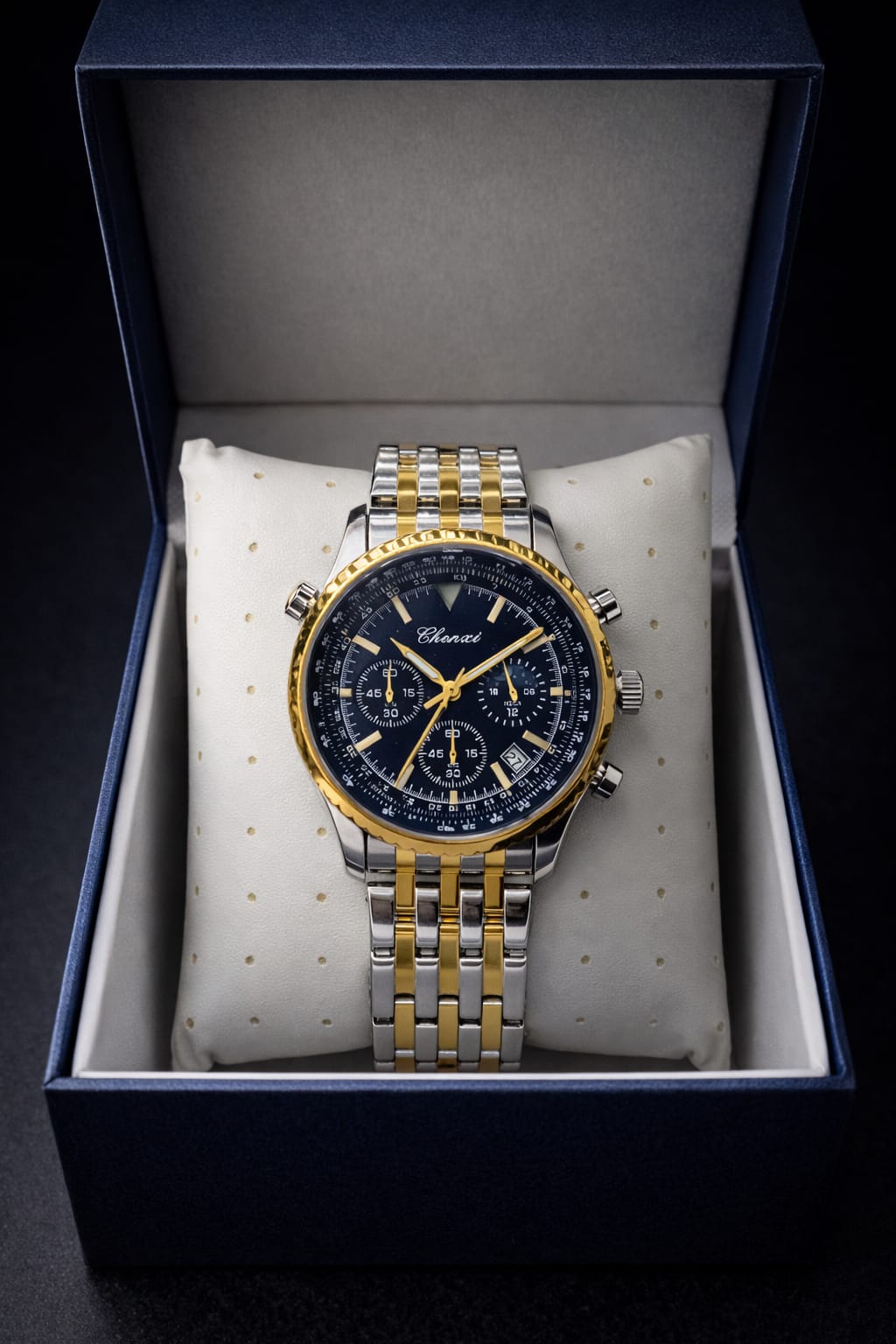ff0a3c6f-d365-461e-b388-bce6f34cd92d أناقة كلاسيكية… بقلب عصري ساعة Chenxi Chronograph